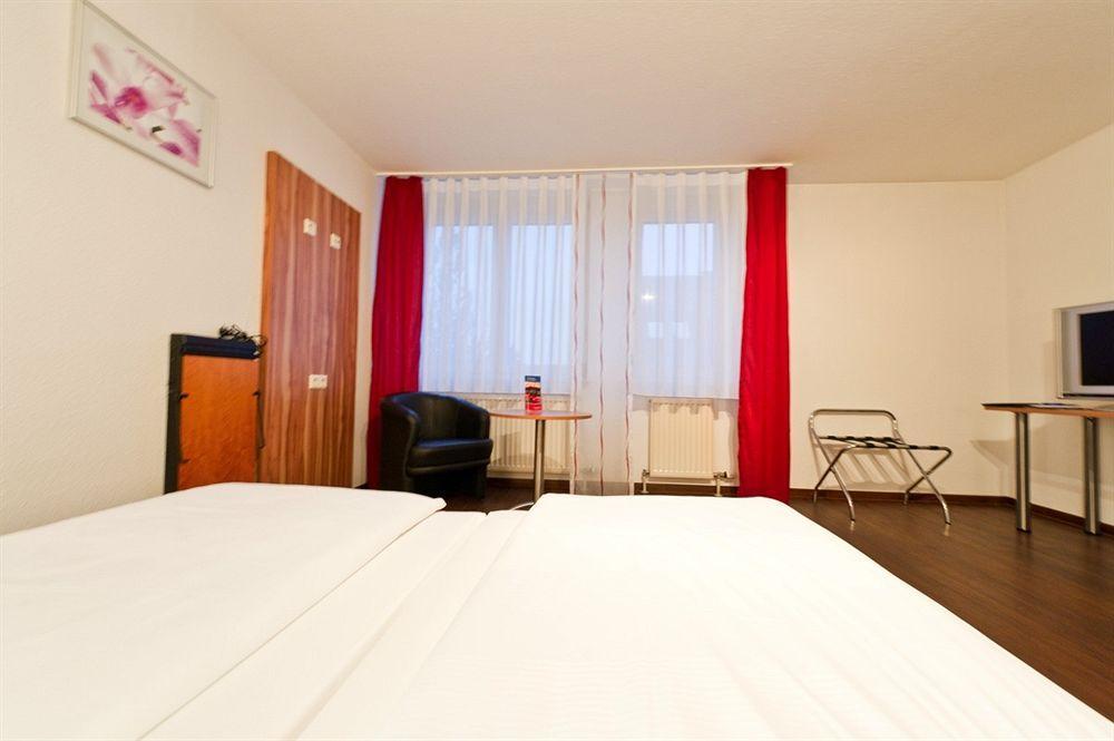 Hotel Domino Stuttgart Buitenkant foto