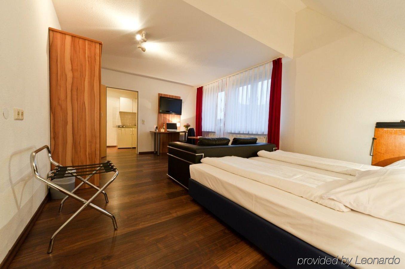 Hotel Domino Stuttgart Buitenkant foto