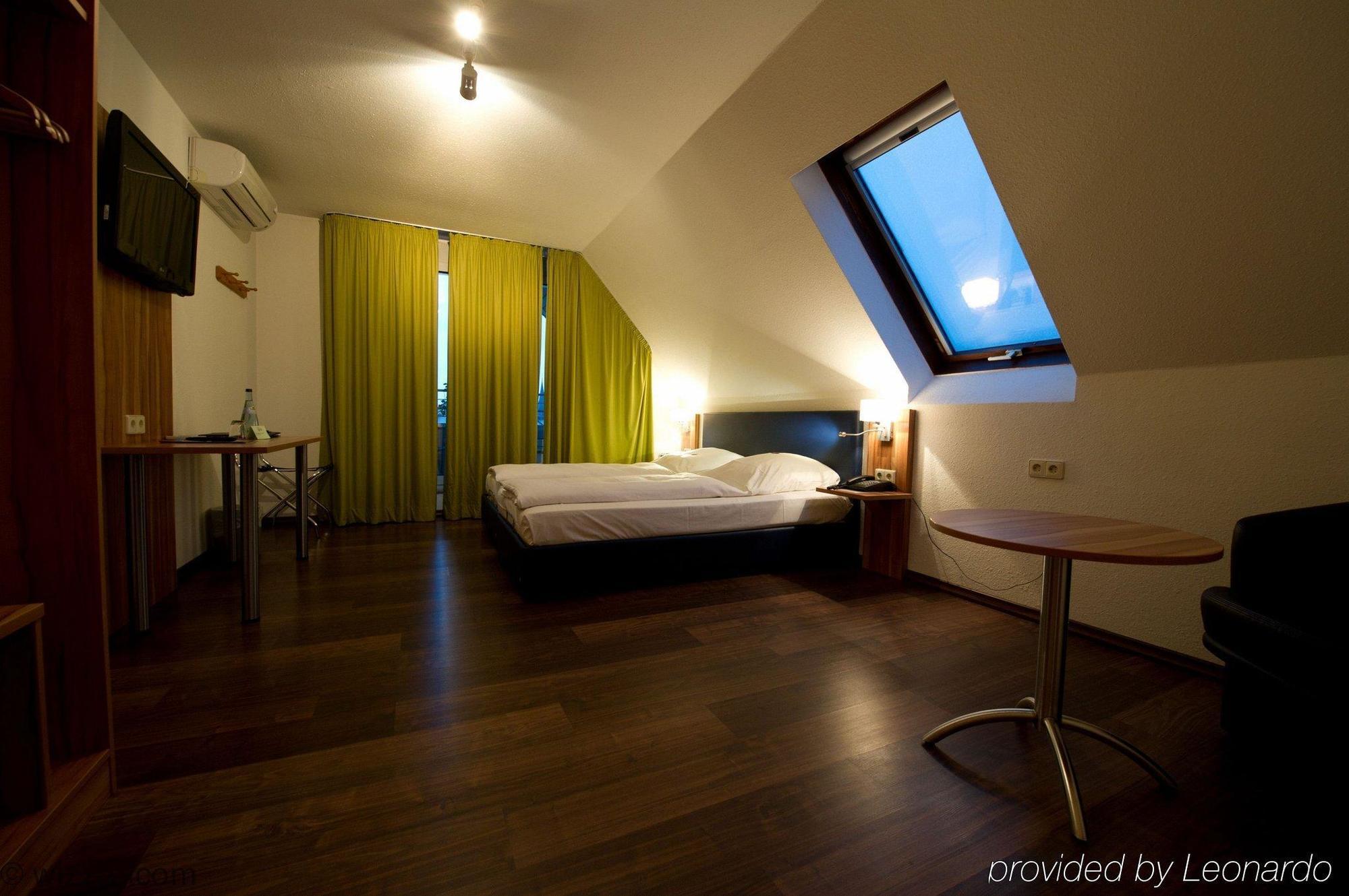 Hotel Domino Stuttgart Buitenkant foto