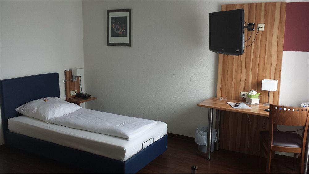Hotel Domino Stuttgart Buitenkant foto