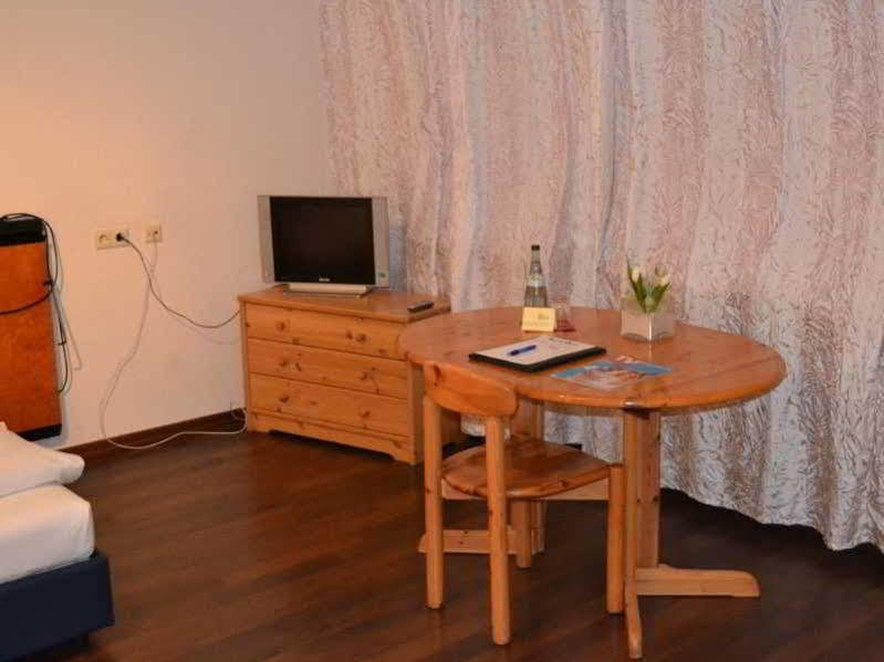 Hotel Domino Stuttgart Buitenkant foto