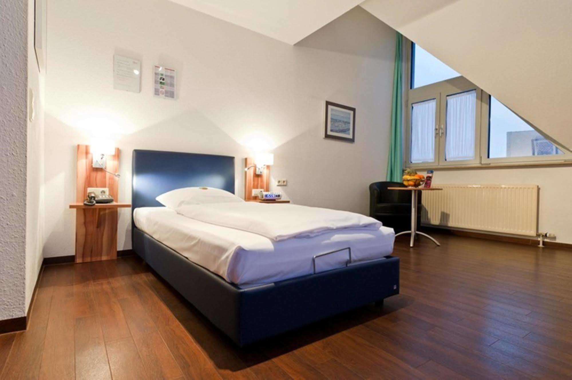 Hotel Domino Stuttgart Buitenkant foto