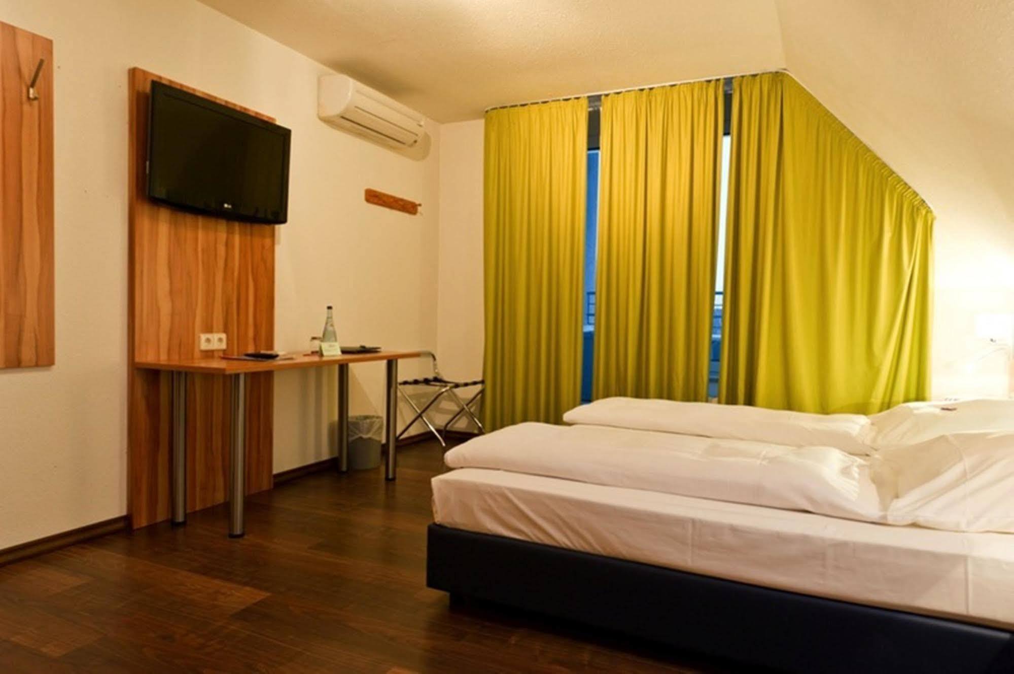 Hotel Domino Stuttgart Buitenkant foto