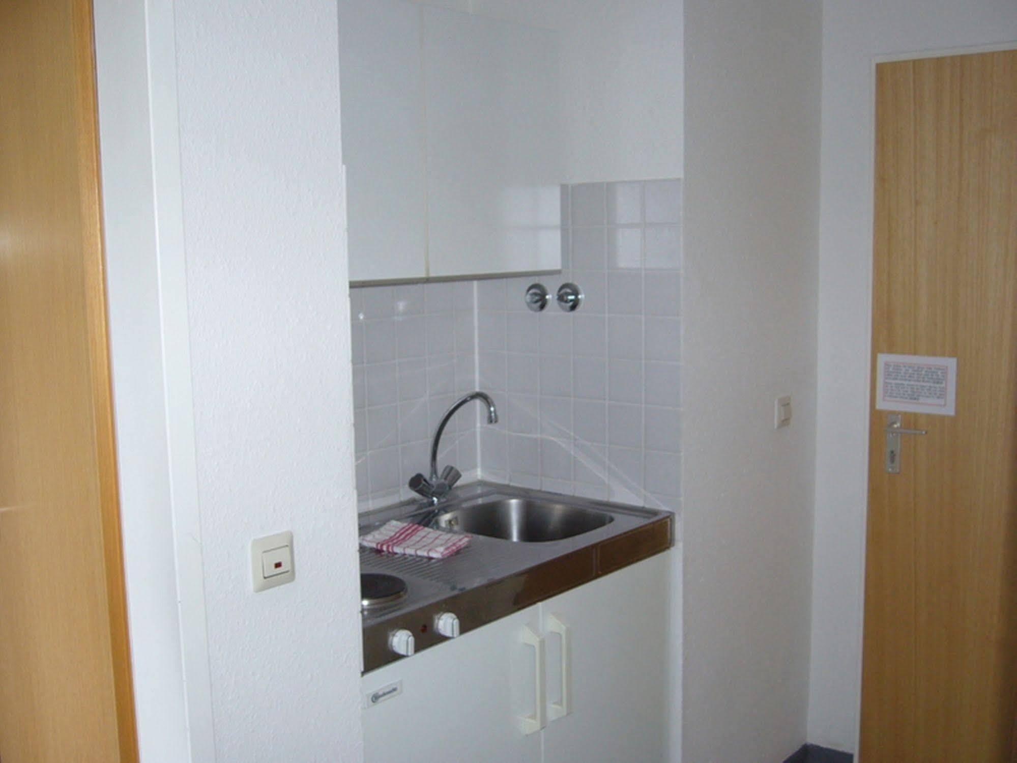 Hotel Domino Stuttgart Buitenkant foto